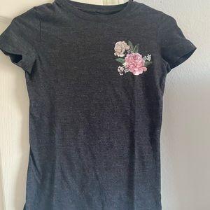 Aeropostale gray tee with flowers